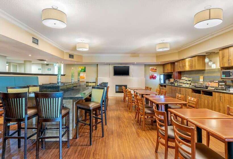 호텔 Quality Inn & Suites