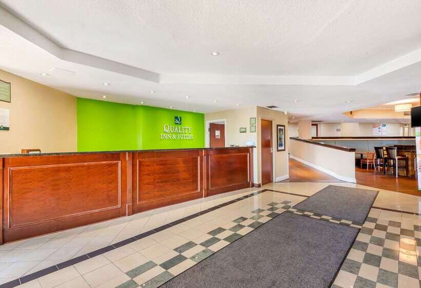 호텔 Quality Inn & Suites