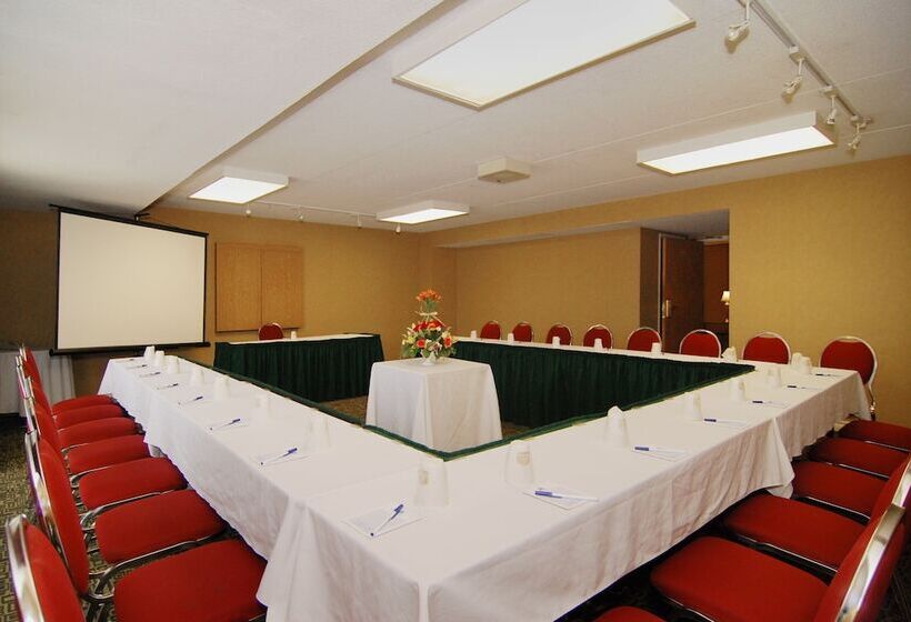 호텔 Quality Inn & Suites