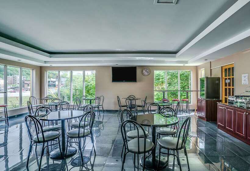 Отель Quality Suites