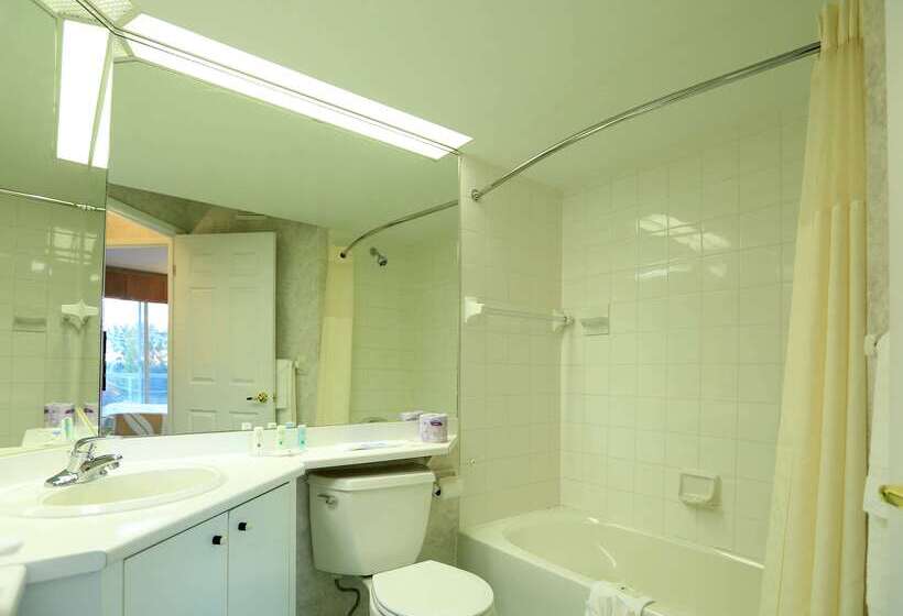 Отель Quality Suites