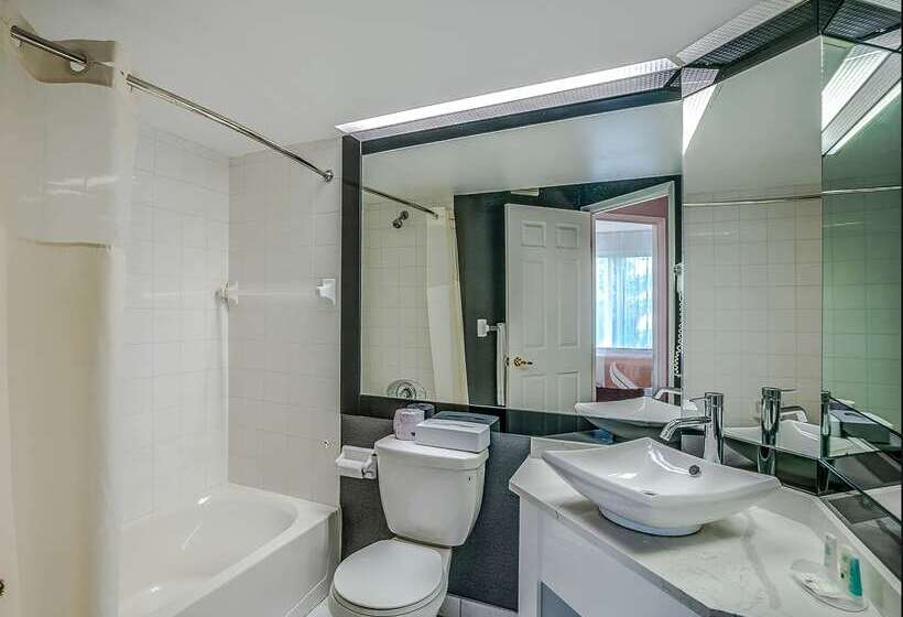 Отель Quality Suites