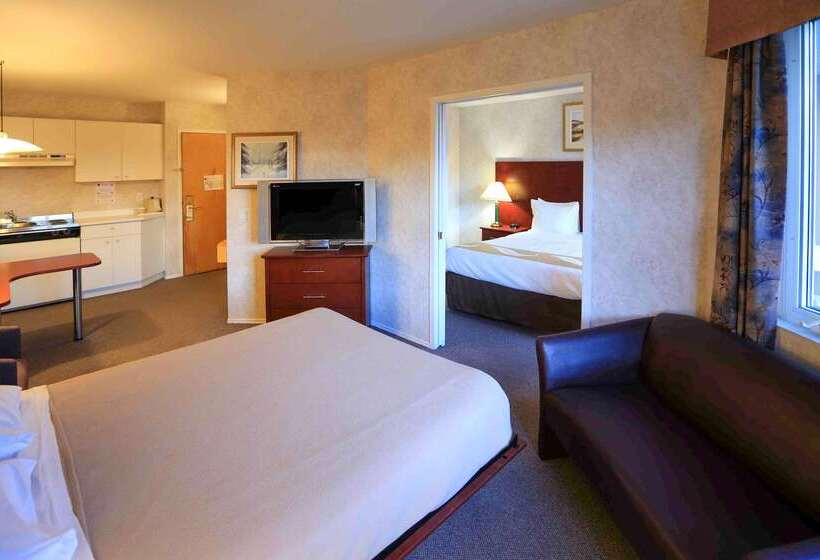 Отель Quality Suites