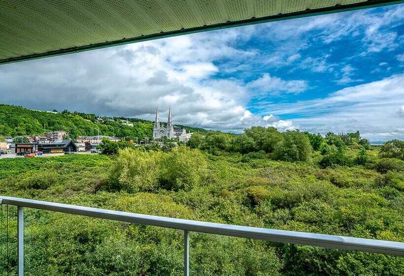 Отель Quality Suites