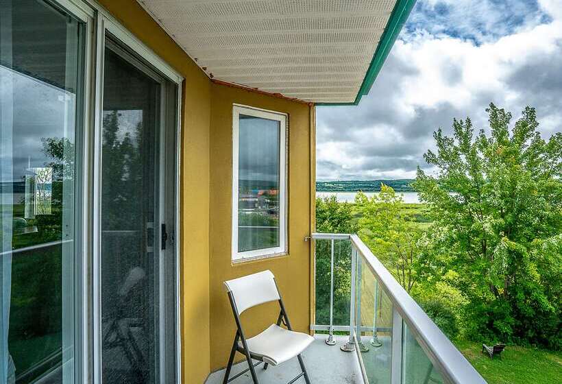 Отель Quality Suites