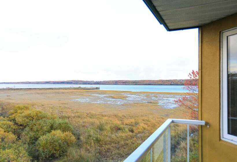 Отель Quality Suites