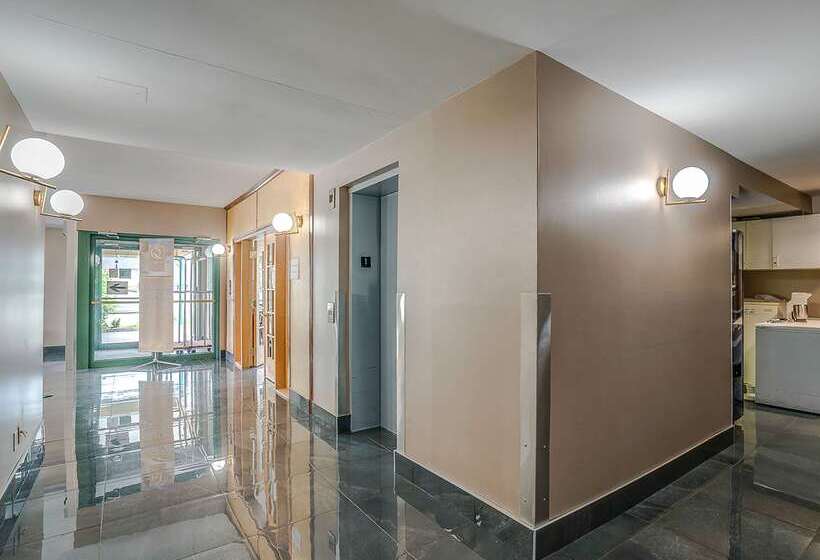 Отель Quality Suites