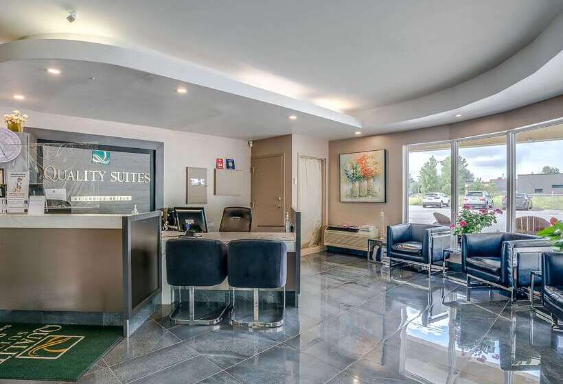 Отель Quality Suites