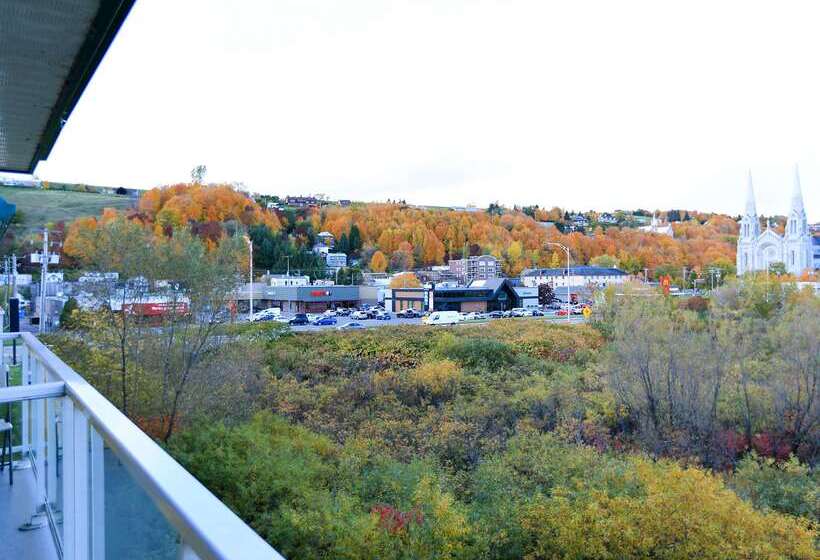 Отель Quality Suites