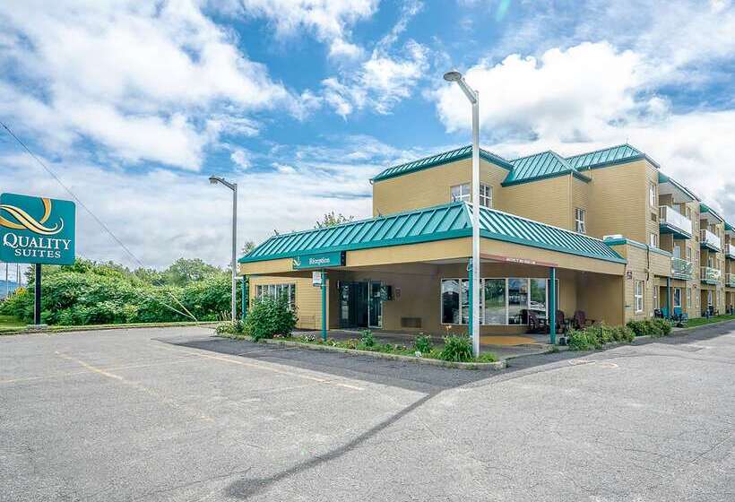 Отель Quality Suites