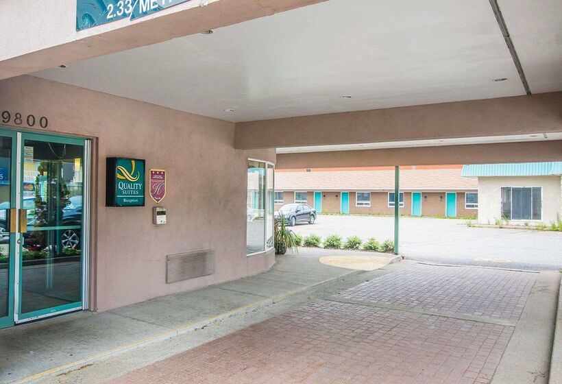 Отель Quality Suites