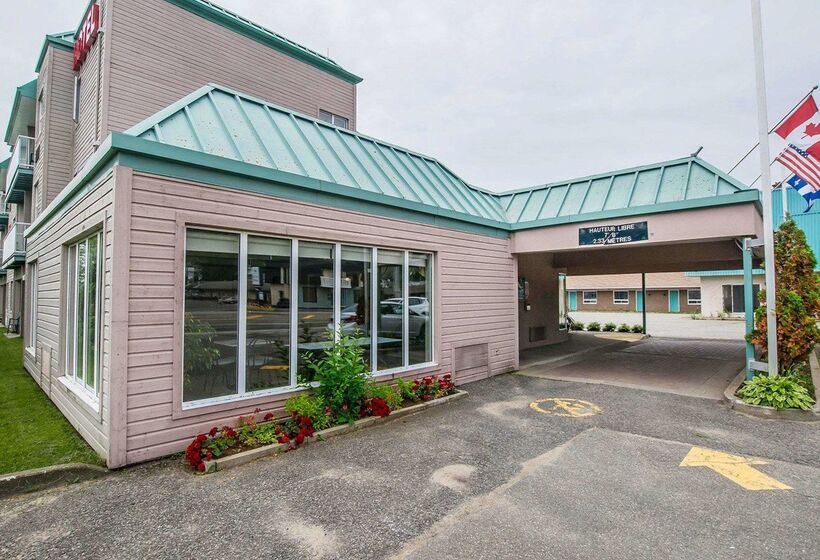 Отель Quality Suites