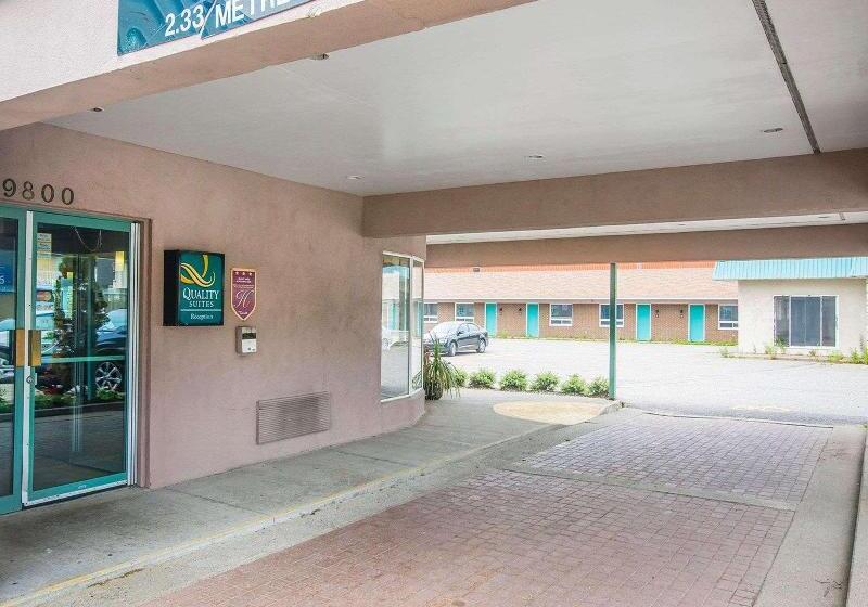 Отель Quality Suites