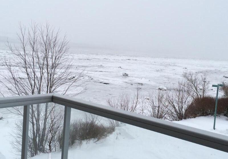 Отель Quality Suites