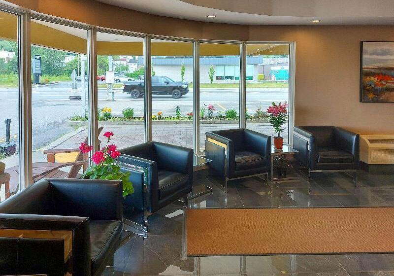 Отель Quality Suites