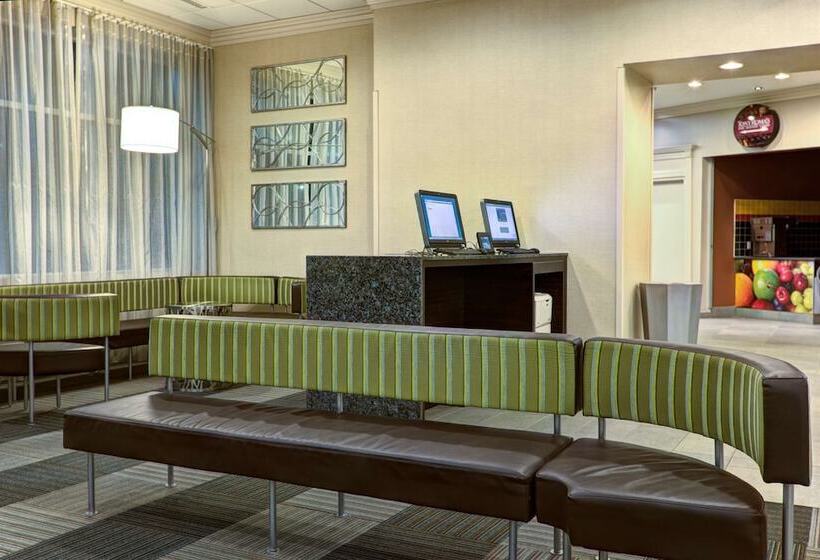 Radisson Hotel & Suites Fallsview