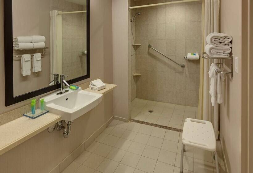 Radisson Hotel & Suites Fallsview