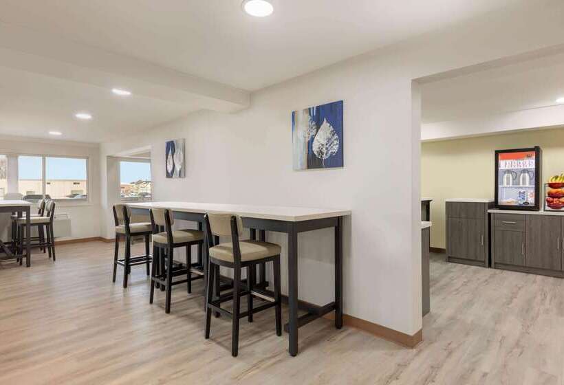 فندق Ramada By Wyndham Miramichi New Brunswick