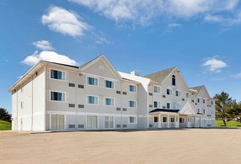 فندق Ramada By Wyndham Miramichi New Brunswick