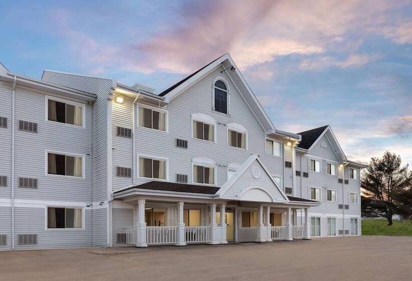 فندق Ramada By Wyndham Miramichi New Brunswick