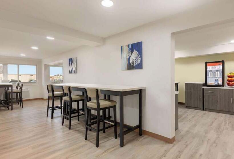 فندق Ramada By Wyndham Miramichi New Brunswick