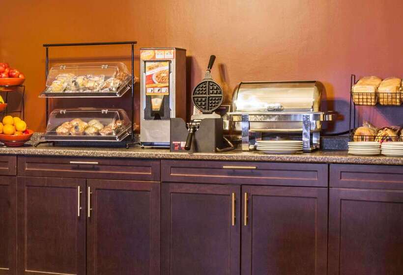 Отель Ramada By Wyndham Timmins