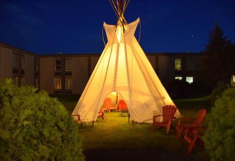 Отель Ramada By Wyndham Timmins