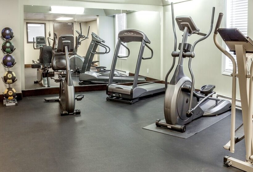 Отель Ramada By Wyndham Timmins