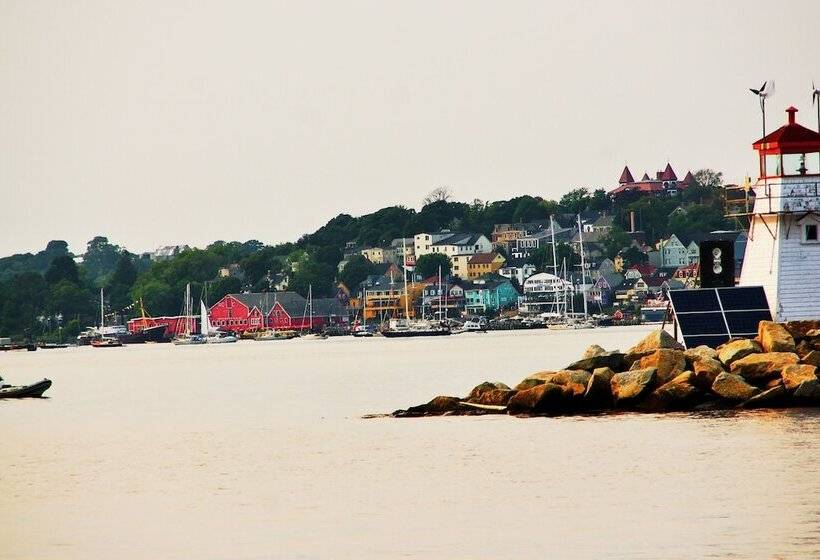 فندق Rum Runner Inn