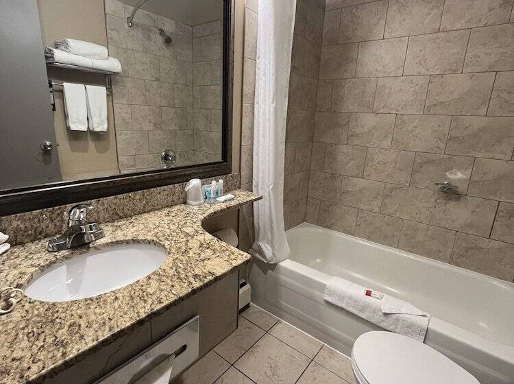 فندق Super 8 By Wyndham Macleod Trail Calgary