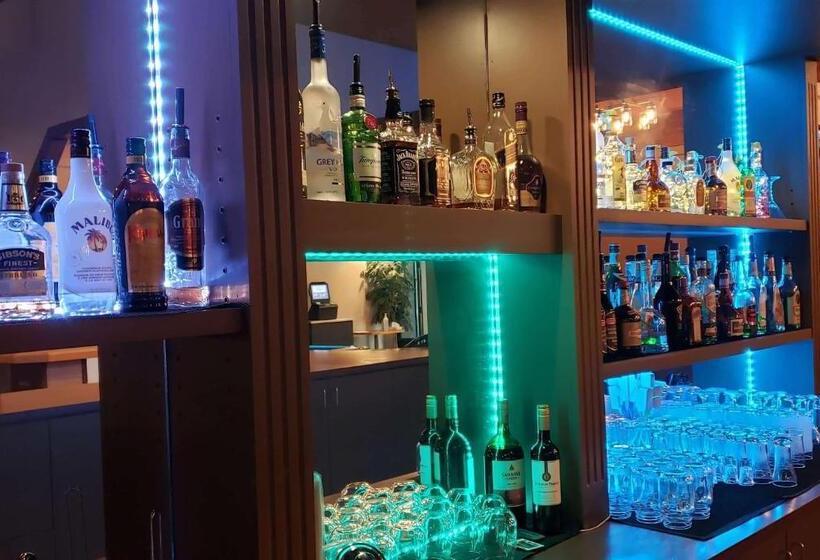 فندق Super 8 By Wyndham Spruce Grove