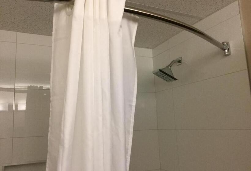 فندق Super 8 By Wyndham Spruce Grove