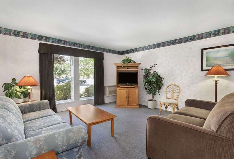 ホテル Super 8 By Wyndham West Kelowna Bc