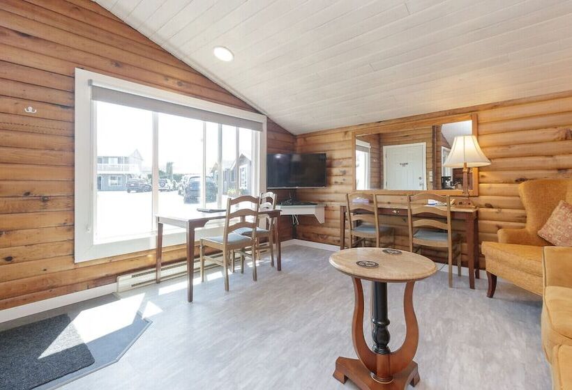 בית מלון כפרי The Cedarwood Inn & Suites