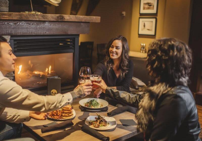 فندق The Explorer