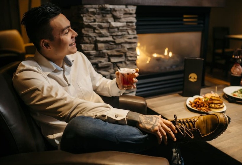 فندق The Explorer