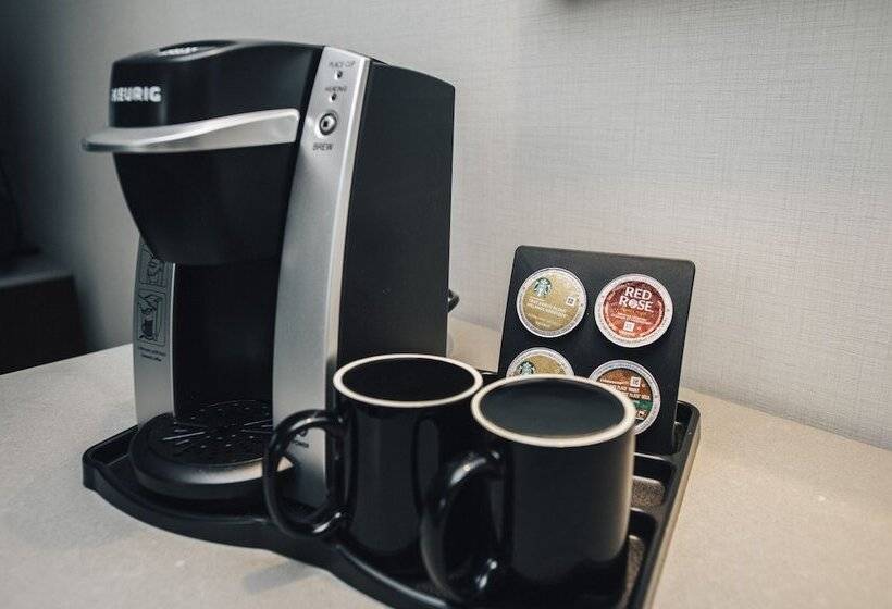 فندق The Explorer