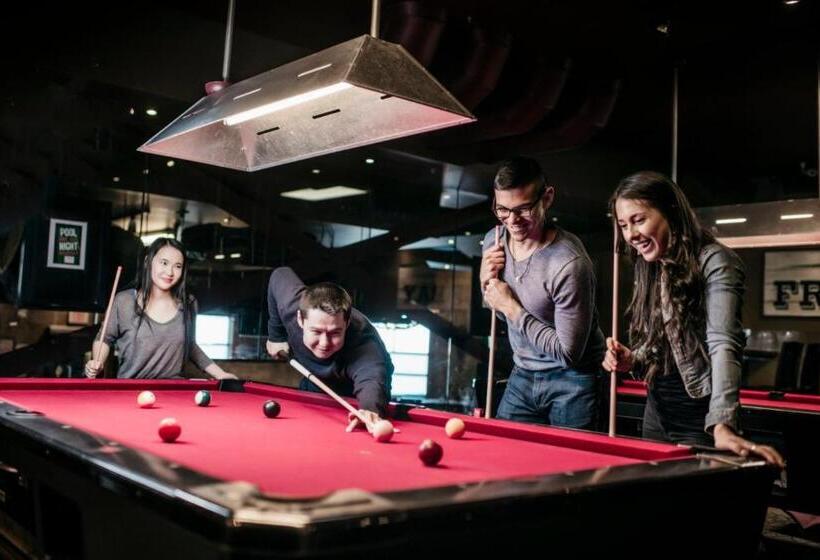 فندق The Frobisher Inn