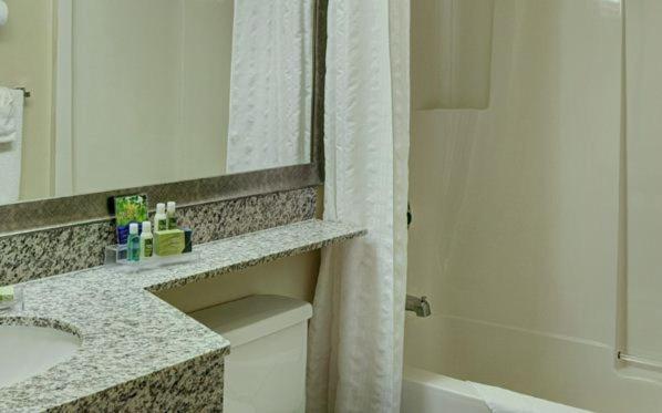 酒店 Thompson's Best Value Inn & Suites