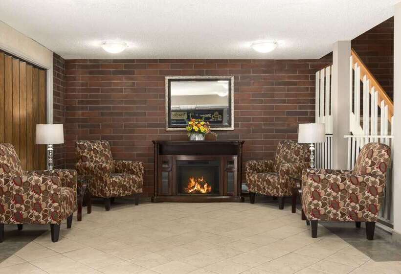 בית מלון כפרי Travelodge By Wyndham Prince George