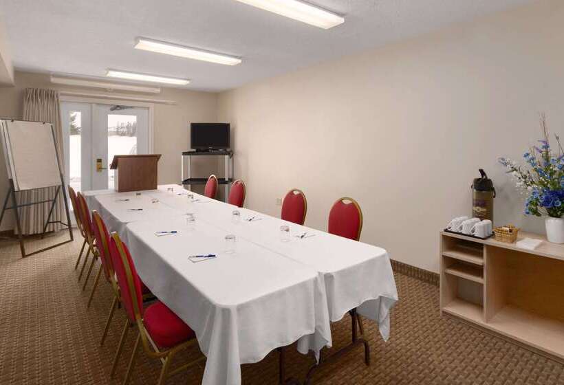 酒店 Travelodge Suites By Wyndham Moncton