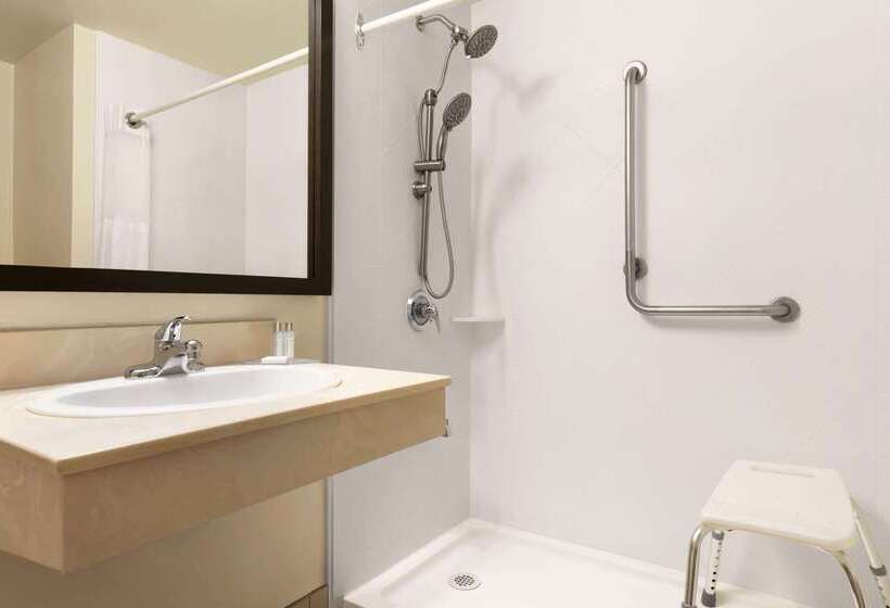 酒店 Travelodge Suites By Wyndham Moncton