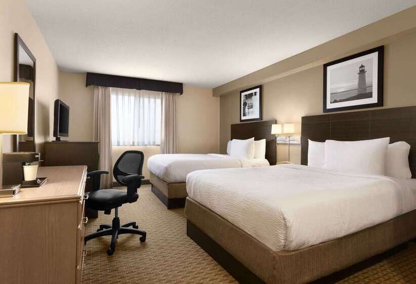 هتل Travelodge Suites By Wyndham Moncton