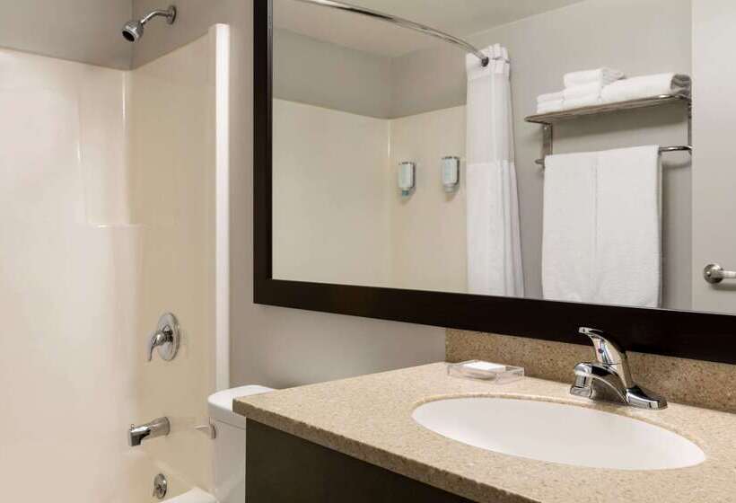 فندق Travelodge Suites By Wyndham New Glasgow