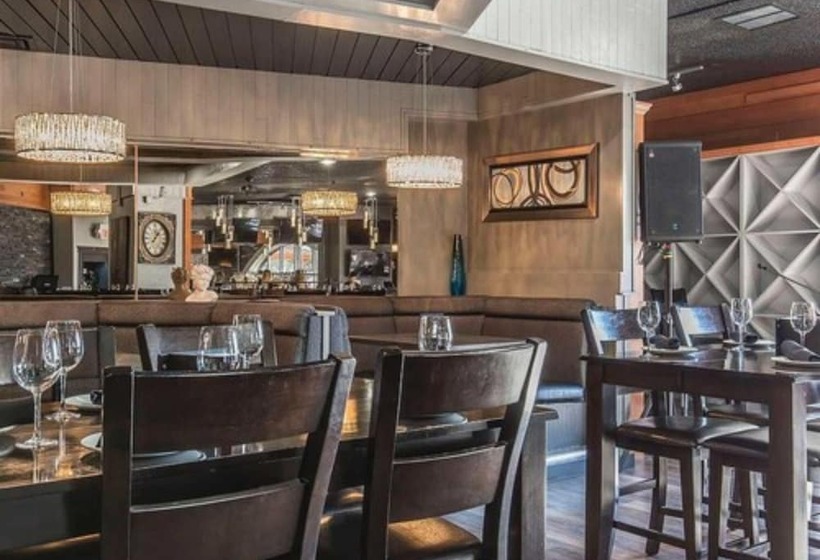 בית מלון כפרי Wyndham Garden Medicine Hat Conference Center