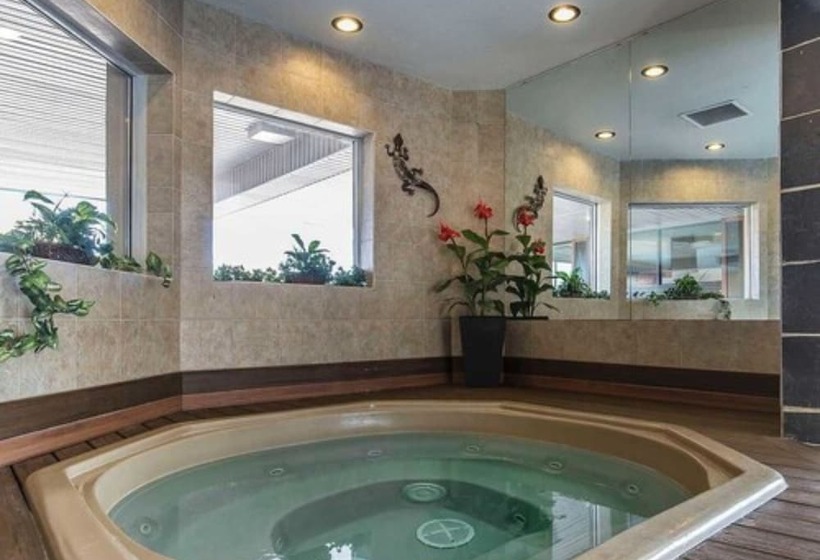 בית מלון כפרי Wyndham Garden Medicine Hat Conference Center