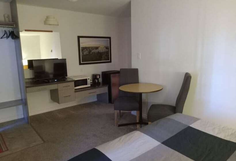 فندق على الطريق Cardston Inn