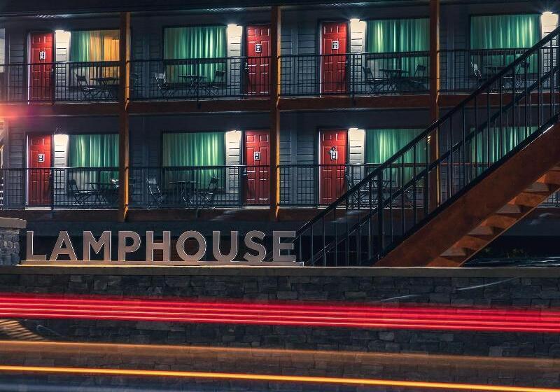 Motel Lamphouse By Basecamp