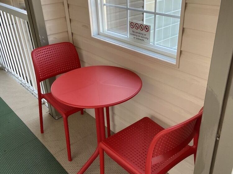 Мотель Monashee Lodge