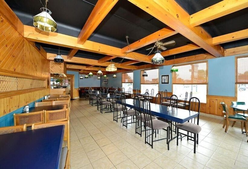 فندق على الطريق Travelers Inn